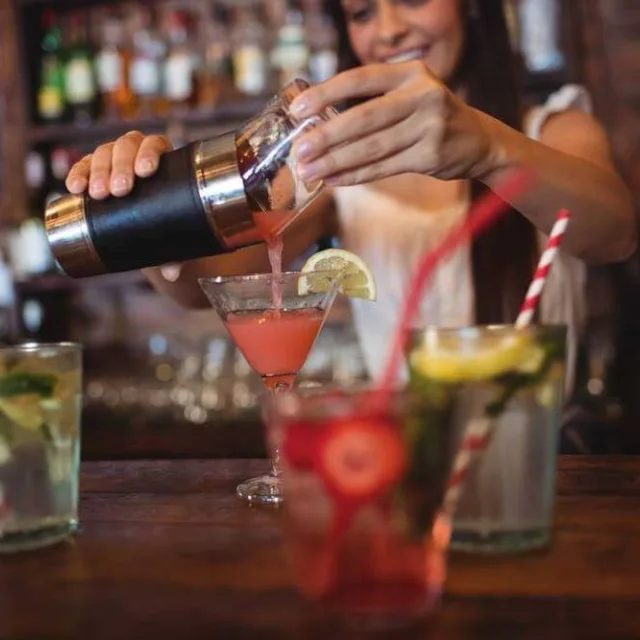 Cocktail Making Classes: Hen Activities