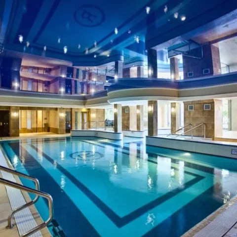 The Royal Hotel & Merrill Leisure Club