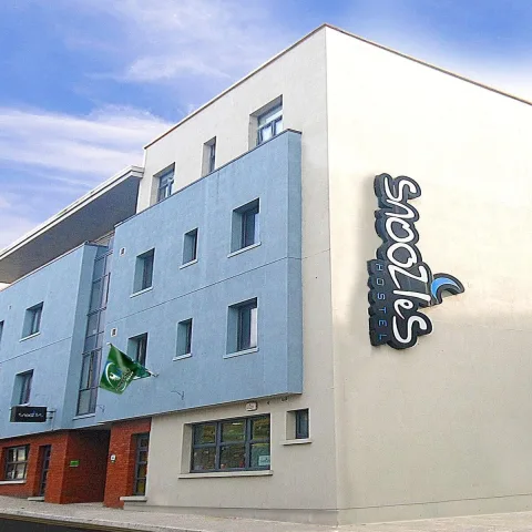 Snoozles Hostel Galway