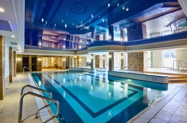 The Royal Hotel Merrill Club