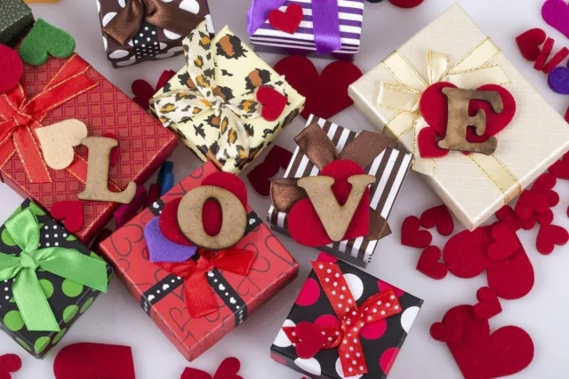 Colorful gift boxes and hearts 000079682877 Large 1