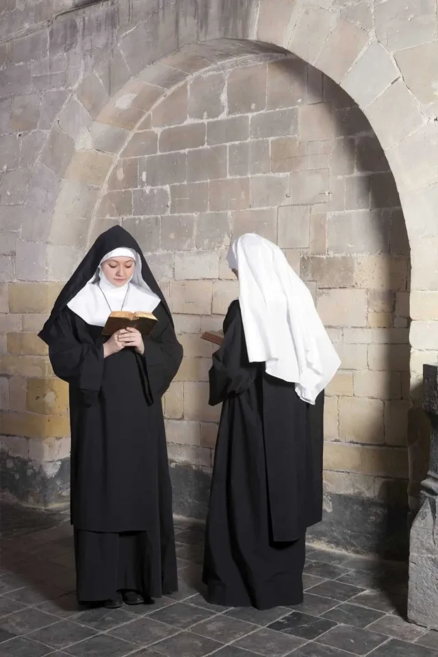 Two nuns in an old convent 000033422432 Full jpg