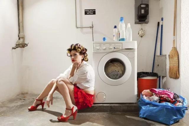Housewife bored in the laundry 000054884444 Medium jpg